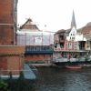 Lüneburger Altstadt - Einrüstung des Gebäudes wasserseitig